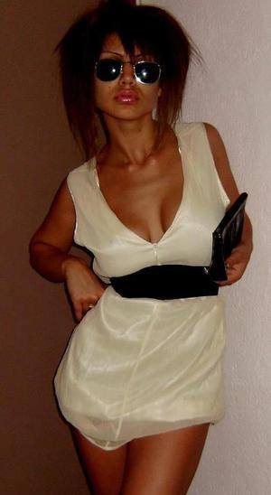 Meet Holly from California (28) | Discreet Adult Dating