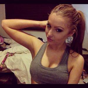 Estrella, 28, Missouri | Flirty Adult Profile for Older Men