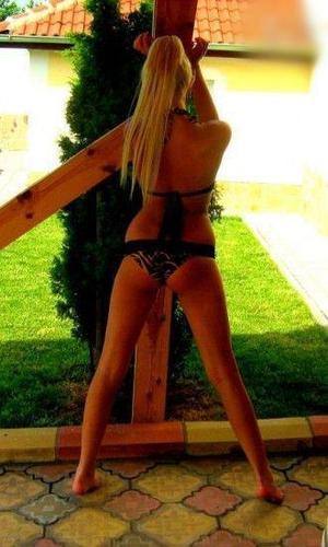 Dalia, 29, New York | Younger Adult Woman Seeking Older Men