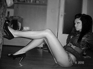 Janie, 19 from California | Older Men and Younger Women Dating