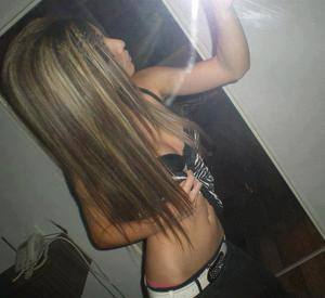 Karis (20) in Illinois | Local Adult Woman