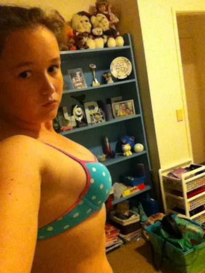 Antonia (18) in Illinois | Local Adult Woman