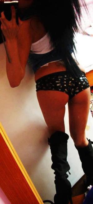 Charlotte from California is interested in nsa sex with a nice, young man