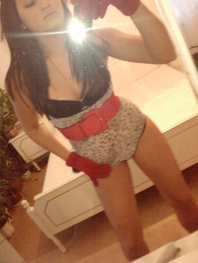 Escorts like Dayna are down to fuck you now!