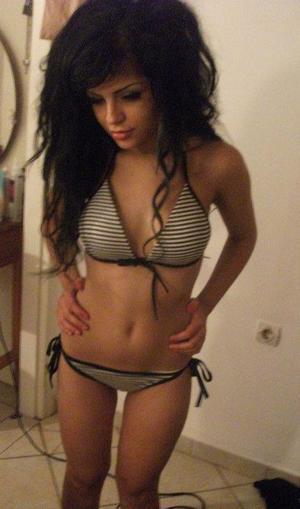 Voncile from Eastchester, New York is looking for adult webcam chat