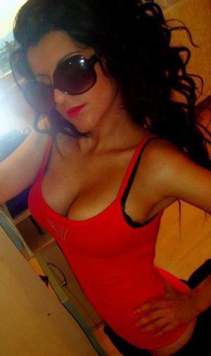 Ivelisse from Auxvasse, Missouri is looking for adult webcam chat