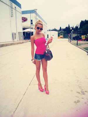 Looking for local cheaters? Take Selena from Tennessee home with you