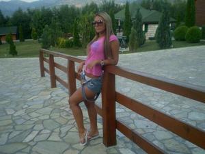 Maggie from New York is interested in nsa sex with a nice, young man