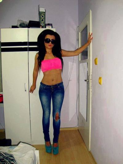 Looking for local cheaters? Take Emelia from Ohio home with you
