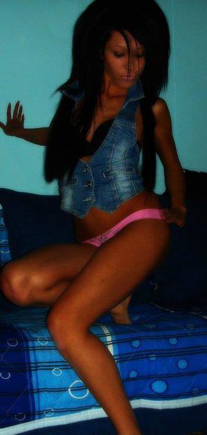 Meet local singles like Hollie from Iowa who want to fuck tonight
