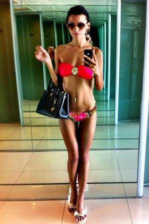 Karen from New York is interested in nsa sex with a nice, young man