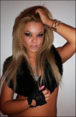 Eleanor from New York is looking for adult webcam chat
