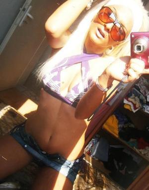 Kathyrn from Bentley, Kansas is looking for adult webcam chat