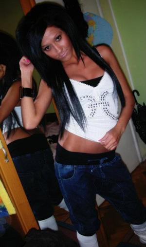 Melissa from New York is interested in nsa sex with a nice, young man