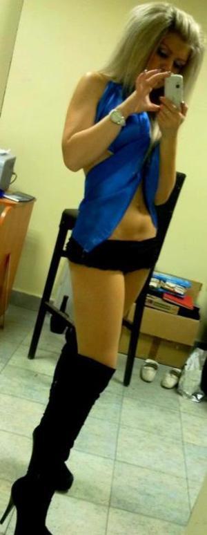 Ashely from Newfoundland And Labrador is looking for adult webcam chat