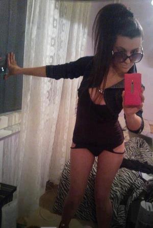 Daniela from California is looking for adult webcam chat