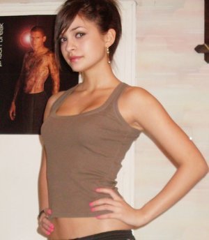 Meet local singles like Alena from Hawaii who want to fuck tonight