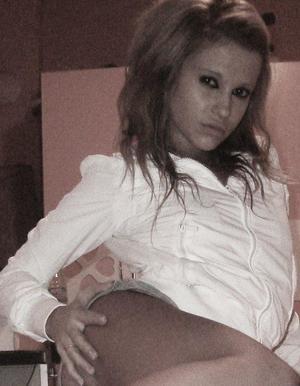 Maryam from Alabama is looking for adult webcam chat