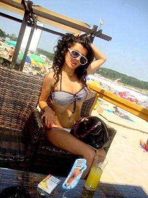 Alexia from District Of Columbia is interested in nsa sex with a nice, young man