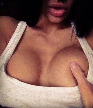 Charla from Parkdale, Oregon is looking for adult webcam chat