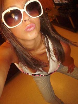 Emmalyn is a cheater looking for a guy like you!