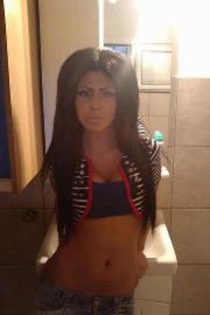 Shayna is a cheater looking for a guy like you!