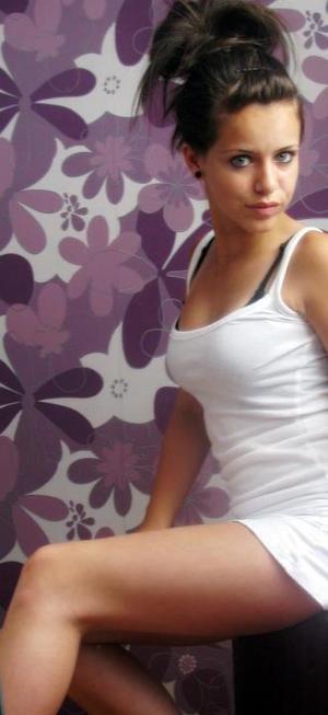Meet local singles like Emilee from California who want to fuck tonight