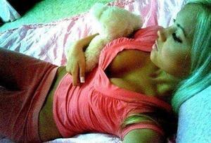 Shenna from Puhi, Hawaii is looking for adult webcam chat